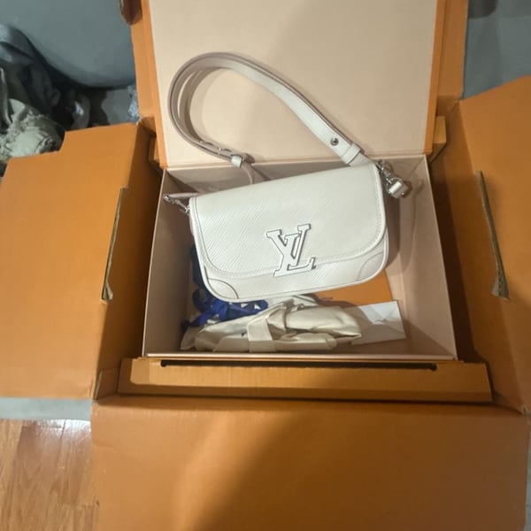 Louis Vuitton Buci Epi Leather Crossbody Bag in Quartz White