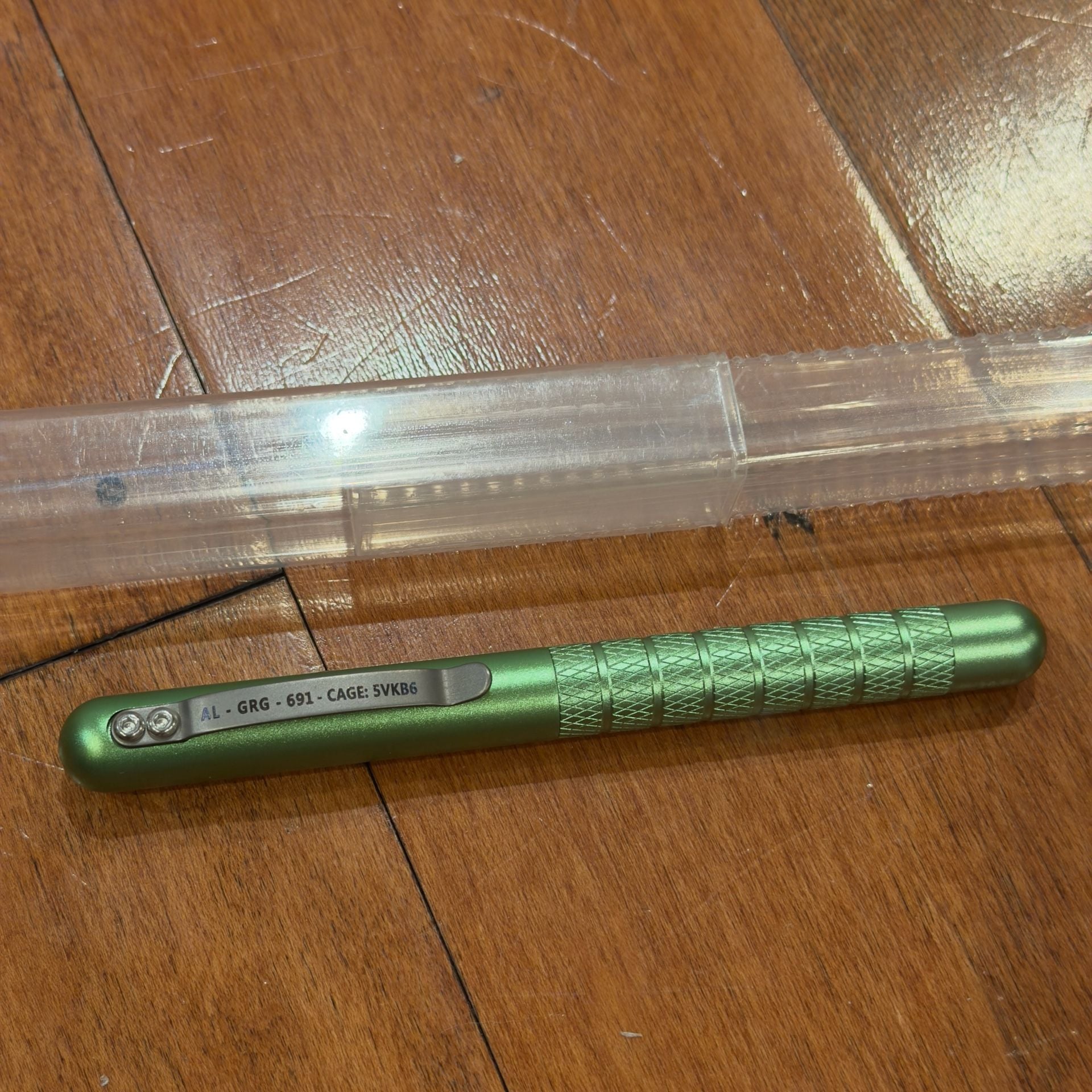 Maratac Embassy Pen Rev. 5 Aluminum Heritage Edition - Zesty Lime 3