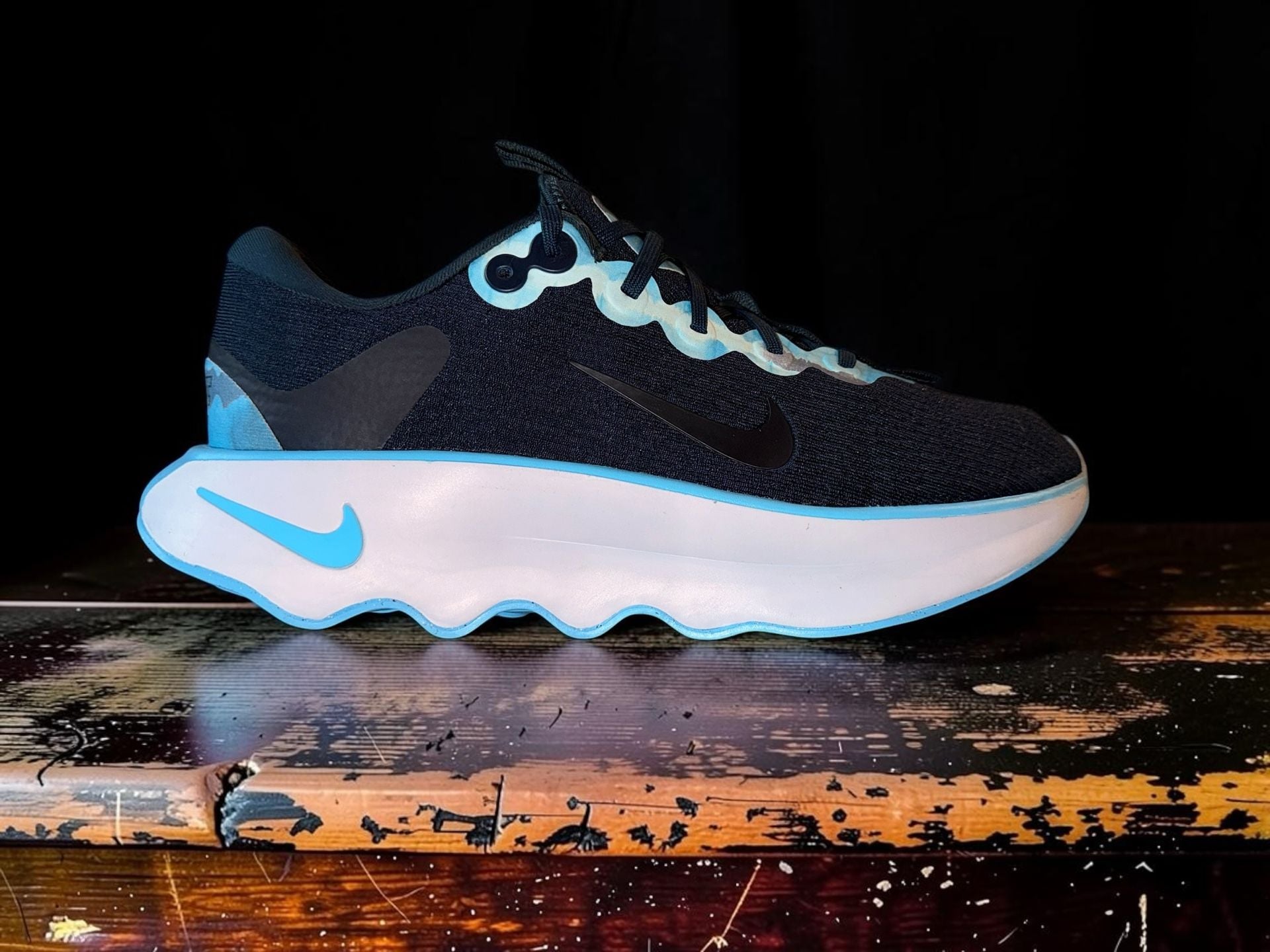 Nike Women's Motiva Artist Collection Walking Shoes HQ1155-400 2