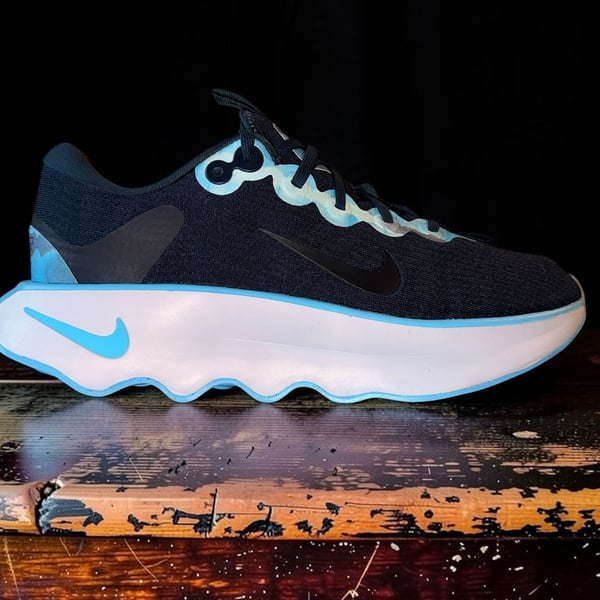 Nike Women's Motiva Artist Collection Walking Shoes HQ1155-400