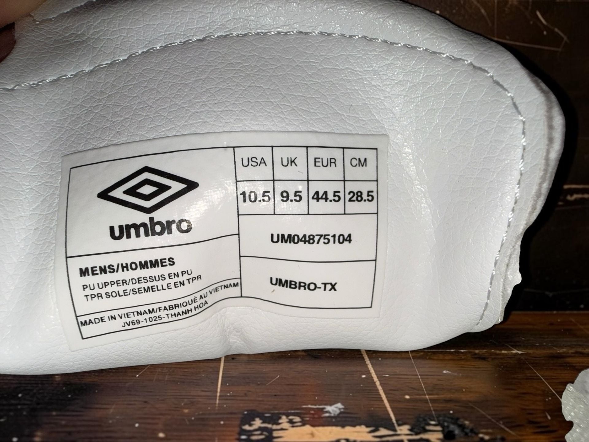 Umbro UMBRO-TX White Red and Green Indoor Soccer Sneakers 4