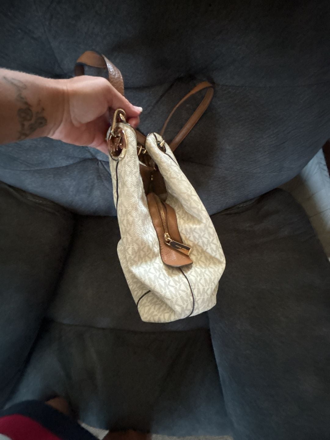 Michael Kors Lillie Large Signature Logo Shoulder Bag in Vanilla/Acorn 6