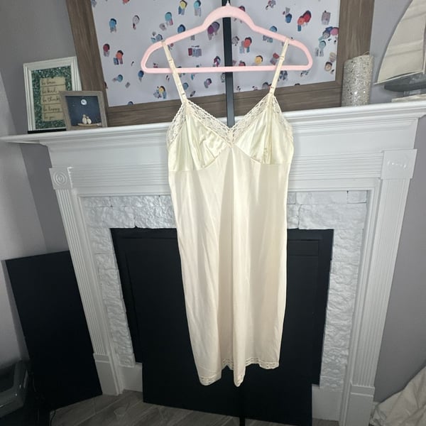 Vintage Vanity Fair Nylon Antron III Lace Full Slip Dress Size 36