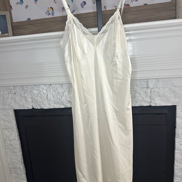 Vintage Vanity Fair Antron III Lace-Trim Slip Dress Size 34
