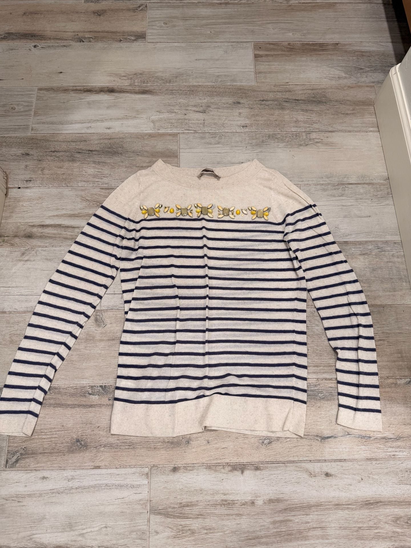 Like New Serengeti Beaded Queen Bee Striped 2