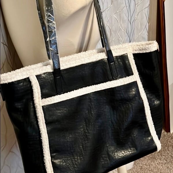Jen & Co. Black and White Sherpa Tote Bag