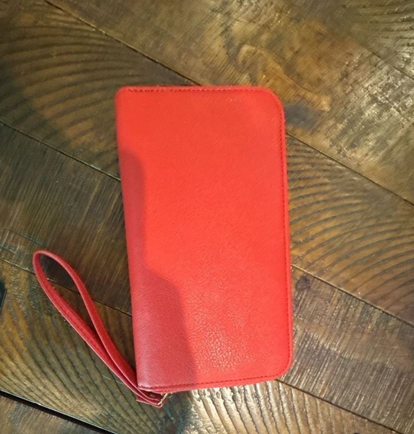 Adrienne Vittadini Studio Charging Wristlet Wallet 3
