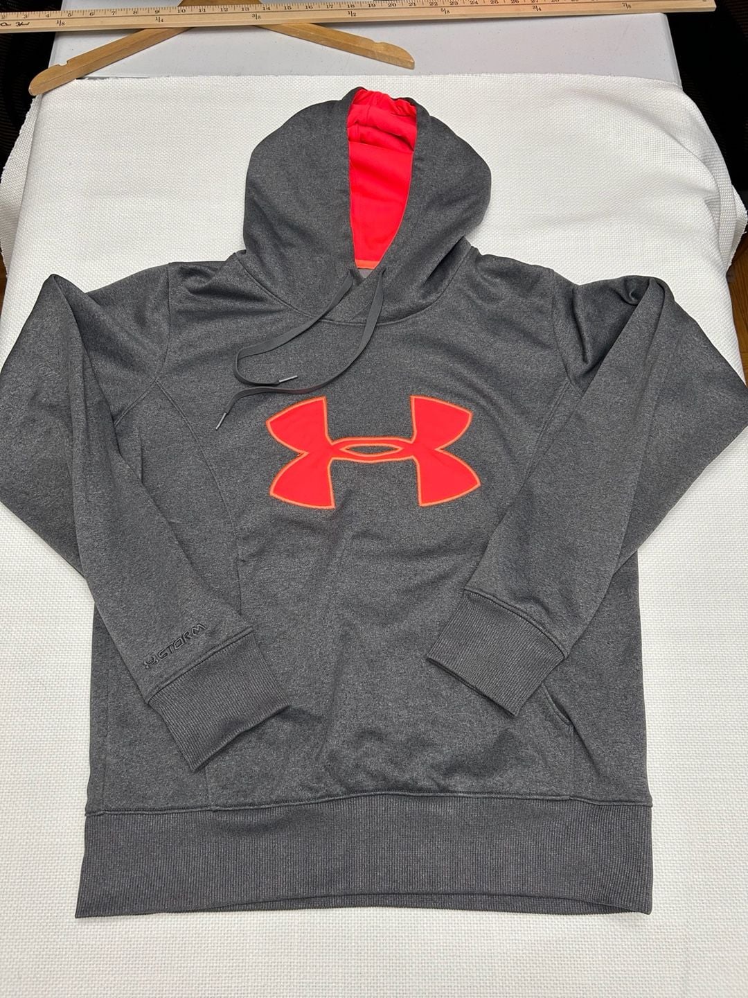 Under Armour Women's ColdGear Storm Semi-Fitted Pullover Hoodie Gray with Neon Pink Logo 2