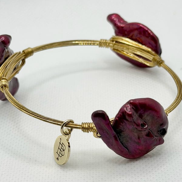 Bourbon and Boweties Gold Tone Wire Bangle Bracelet Dyed Keshi Pearl Accents 
