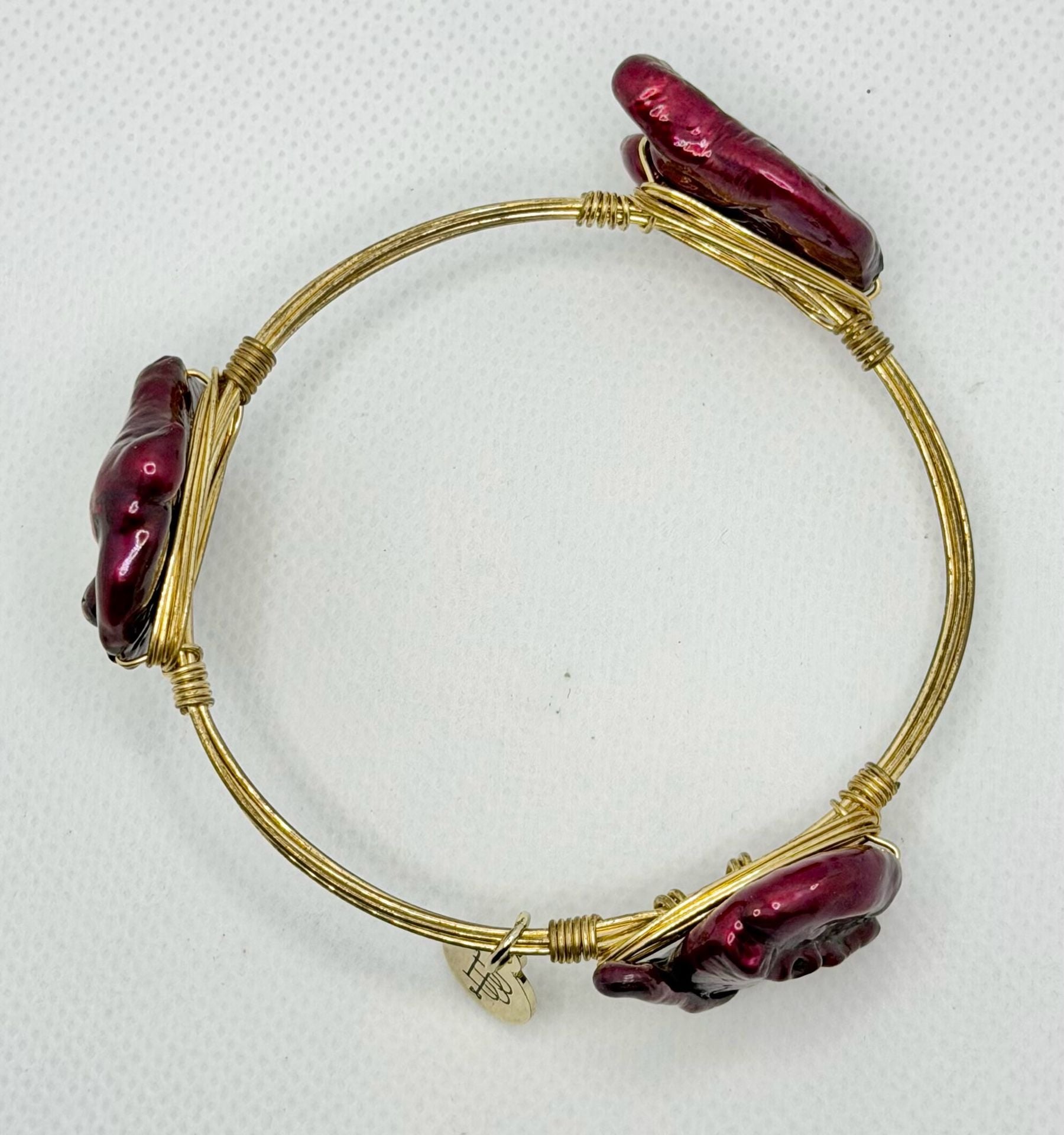 Bourbon and Boweties Gold Tone Wire Bangle Bracelet Dyed Keshi Pearl Accents 4