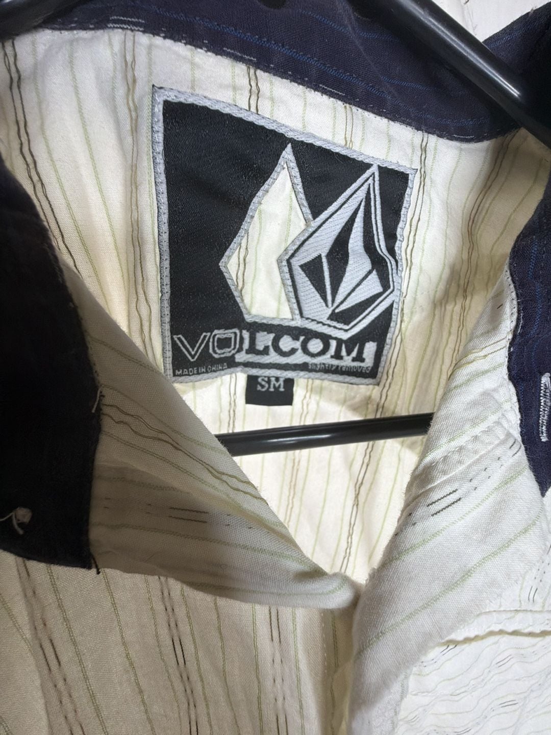 Volcom Men's Long Sleeve Button-Down Shirt White Pinstripe with Contrast Collar 3