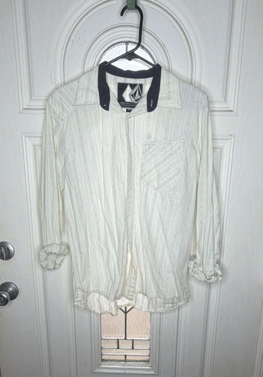 Volcom Men's Long Sleeve Button-Down Shirt White Pinstripe with Contrast Collar 2
