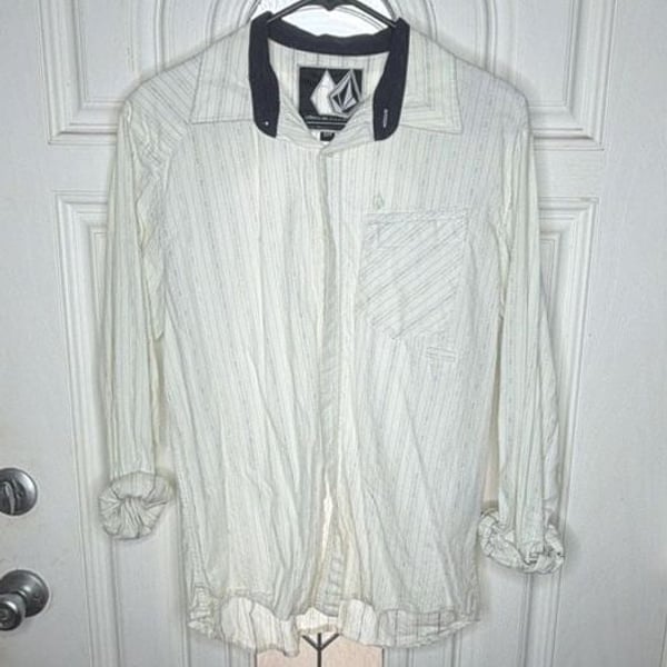 Volcom Men's Long Sleeve Button-Down Shirt White Pinstripe with Contrast Collar