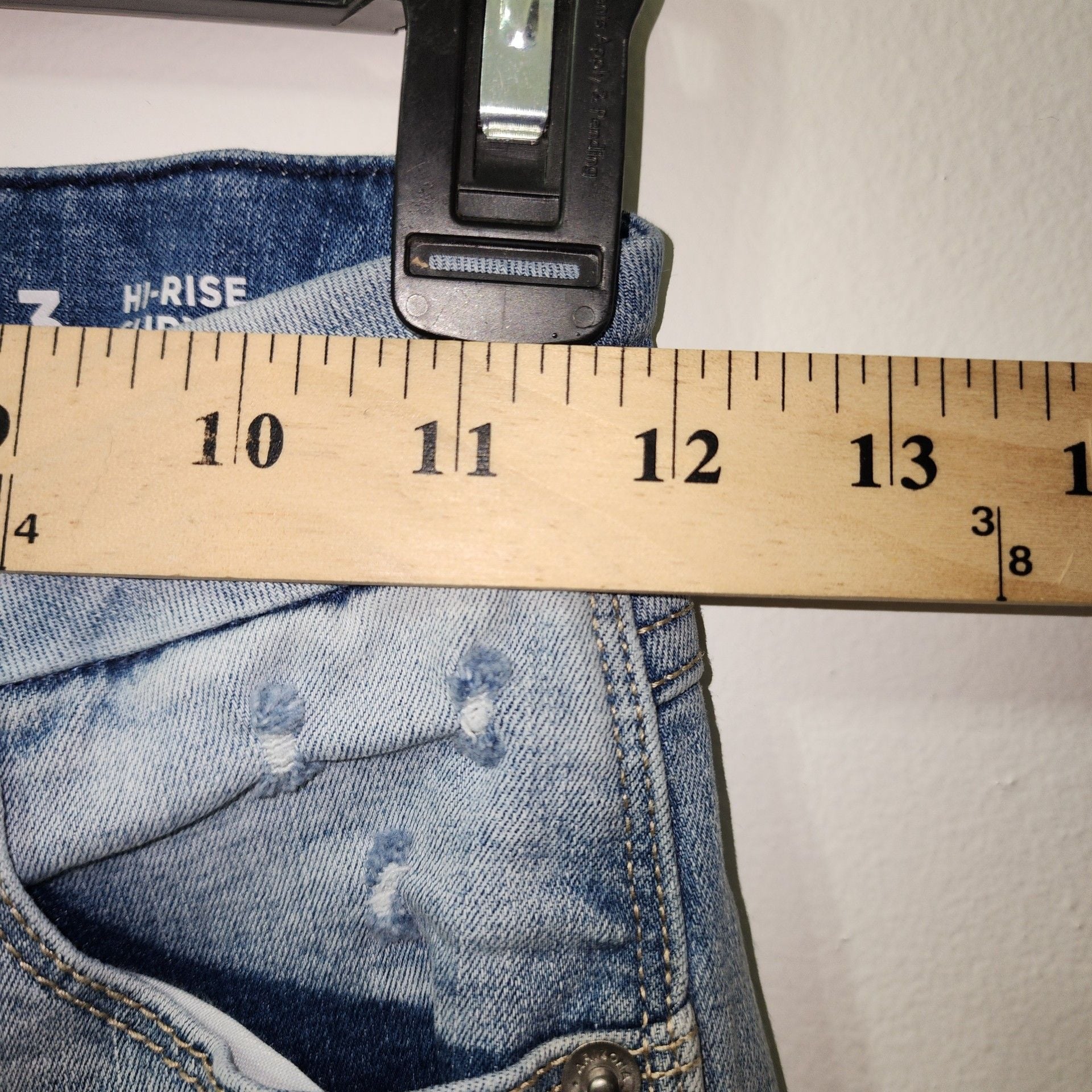 Arizona Jean Co. Women's Hi-Rise Curvy Skinny Distressed Light Wash Jeans Size 3 7