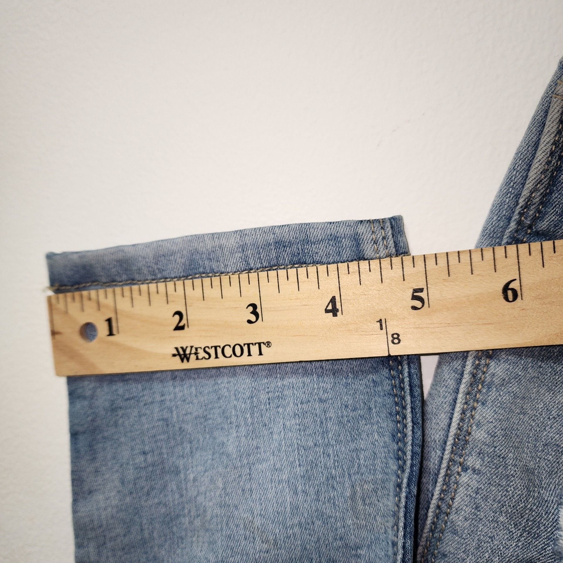 Arizona Jean Co. Women's Hi-Rise Curvy Skinny Distressed Light Wash Jeans Size 3 10