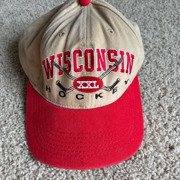 Vintage University of Wisconsin Badgers Hockey Snapback Hat XXL Made in USA NCAA