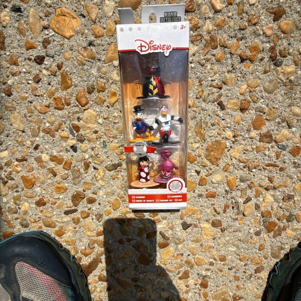 Disney Nano MetalFigs 5-Pack Die-Cast Figures with Queen of Hearts, Scrooge, Gizmoduck, Cheshire Cat, and Lilo