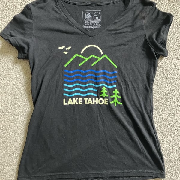 Evoke Dreams Lake Tahoe Graphic V-Neck T-Shirt Black Size M