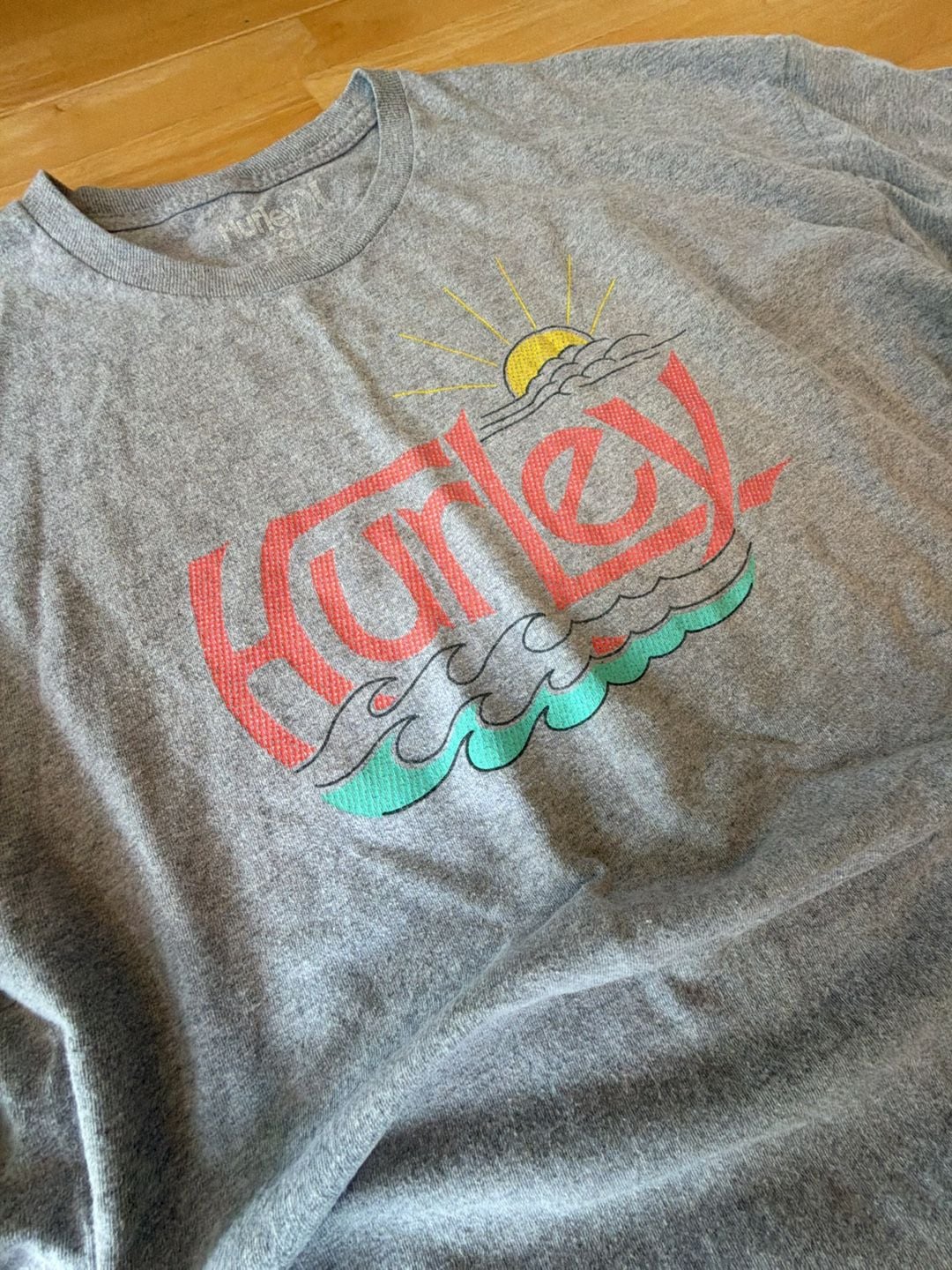 Hurley Gray Graphic T-Shirt with Sunset and Waves Print 3