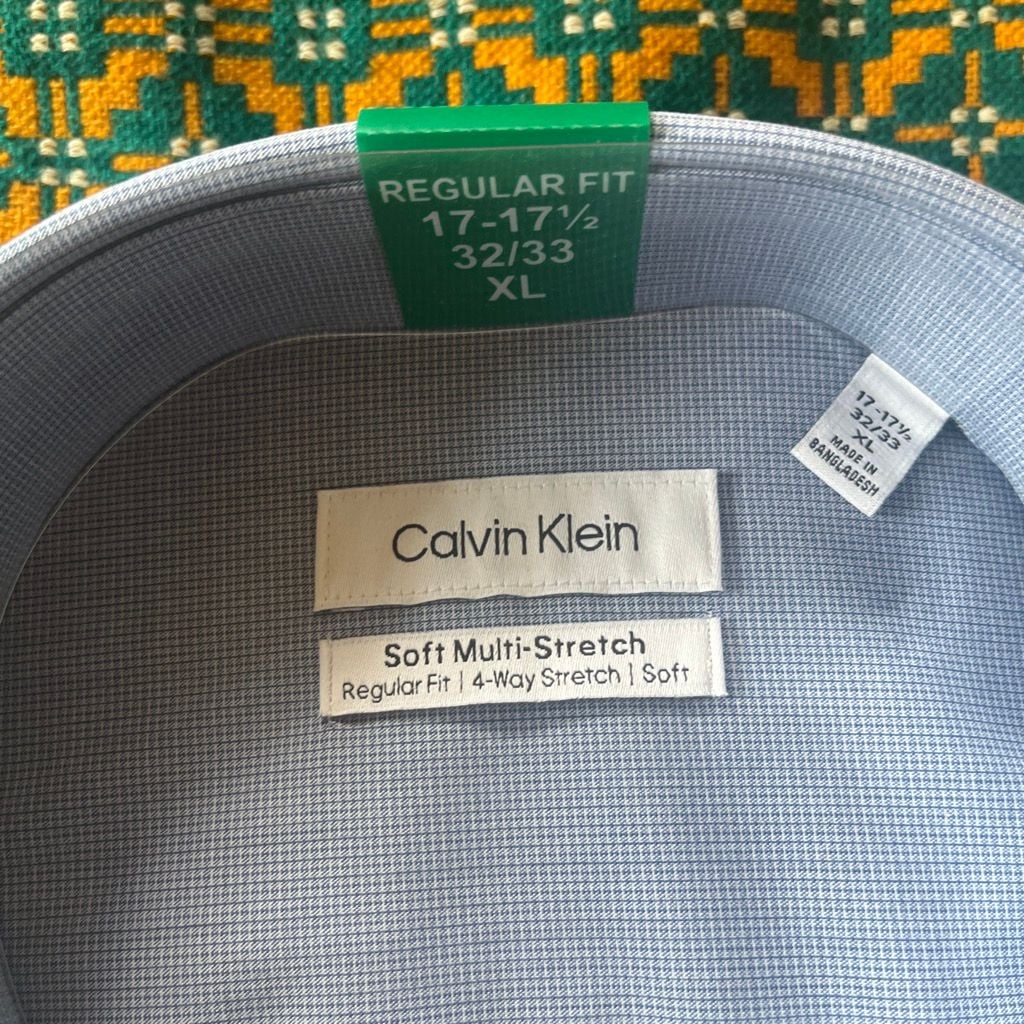 Calvin Klein Men's Soft Dress Shirt, Blue, Size 17-17.5 Neck 32/33 Sleeve 5