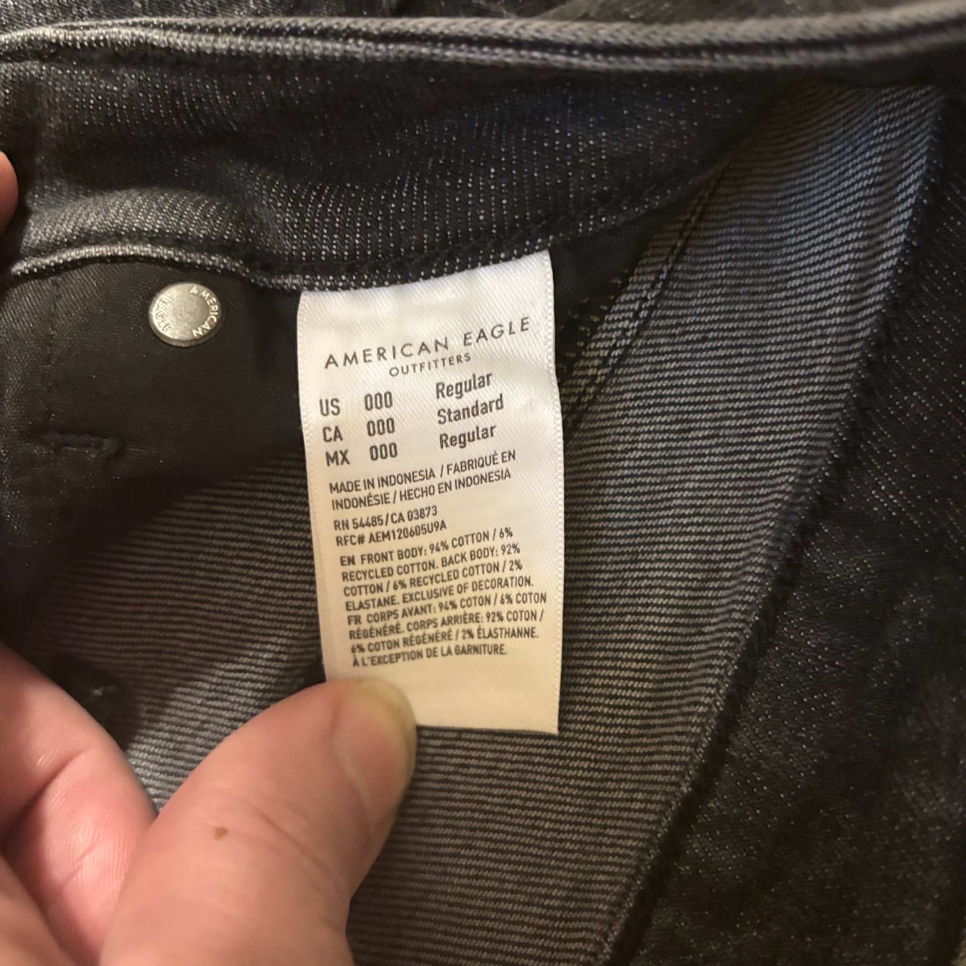 American Eagle Mom Jean Always Black Strigid 7