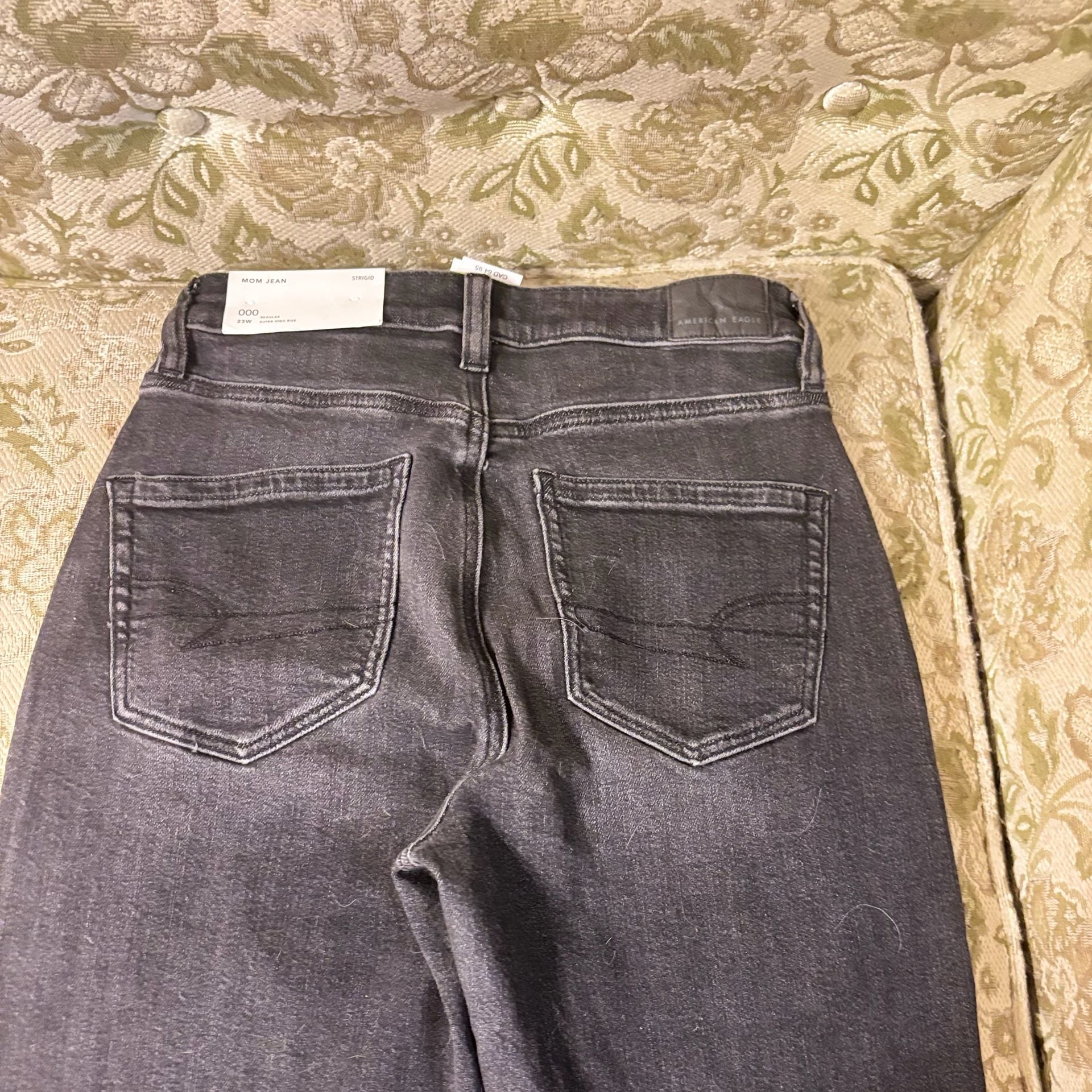 American Eagle Mom Jean Always Black Strigid 10