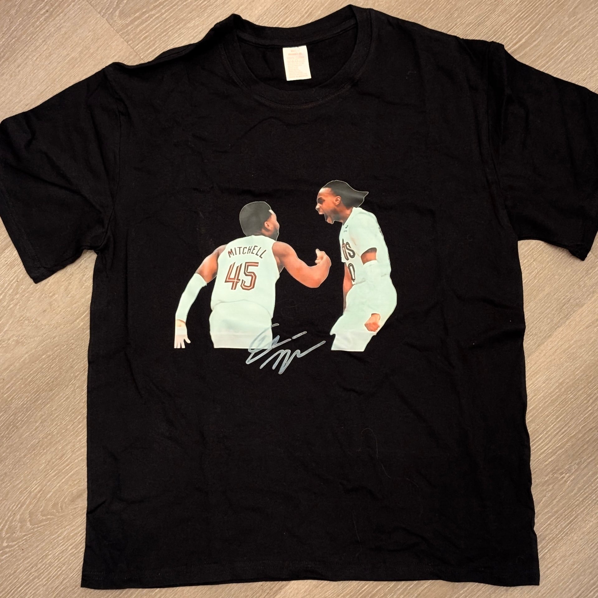 Donovan Mitchell Cleveland Cavaliers Graphic T-Shirt Men's Size L 2