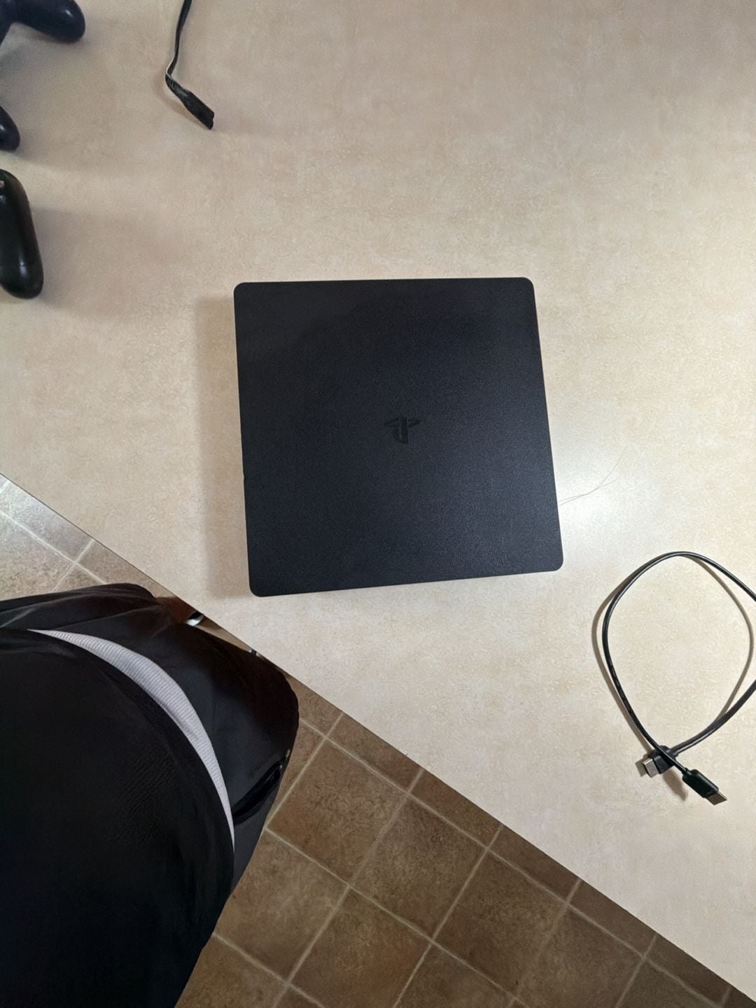 Sony PlayStation 4 Slim Console 1