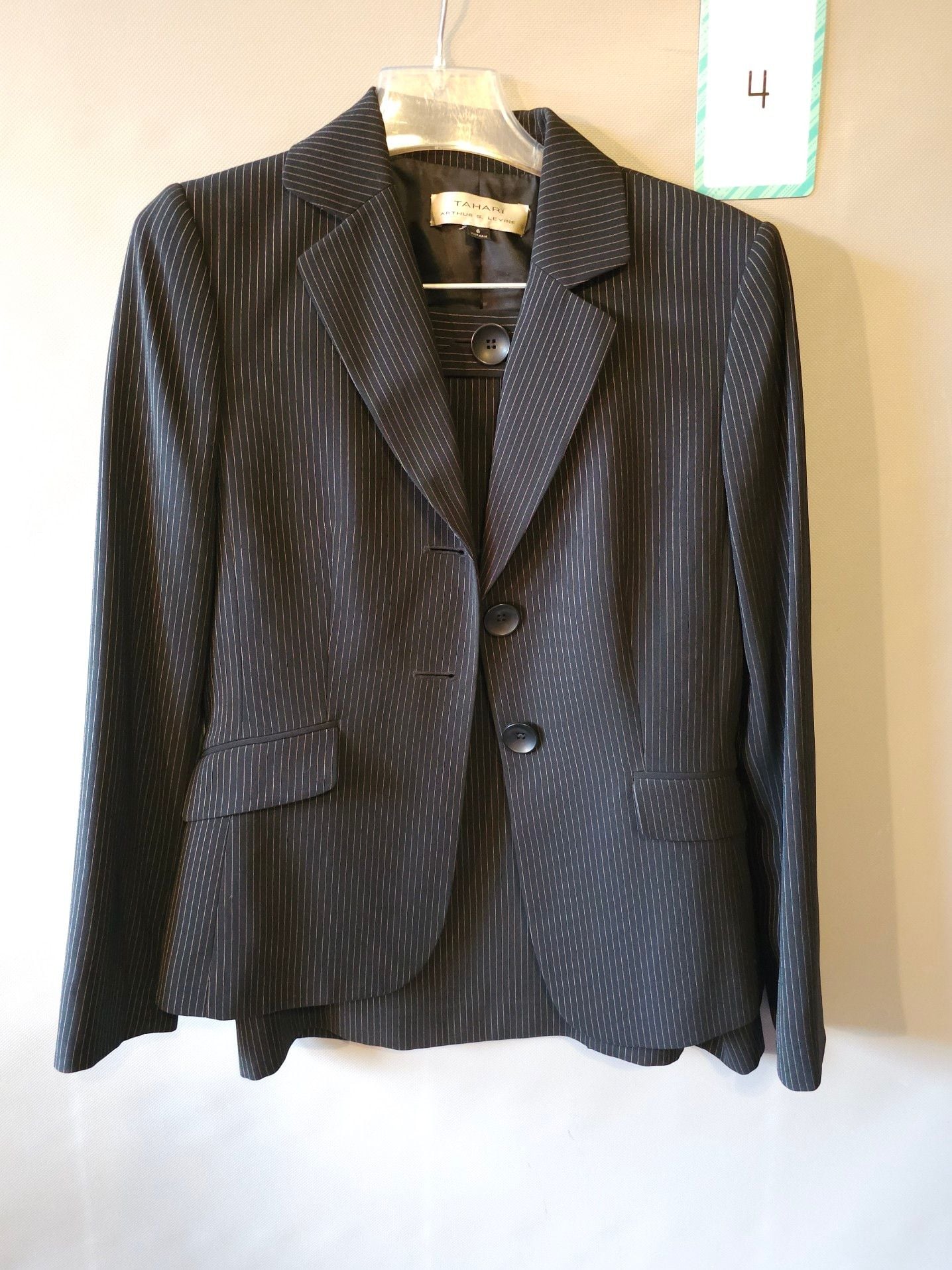 Tahari Arthur S. Levine Women's Black Pinstripe Two-Button Career Blazer Jacket Size 6 2
