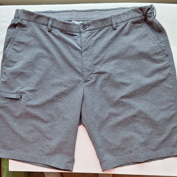 Greg Norman Men's Performance Golf Shorts Heather Gray Size 40