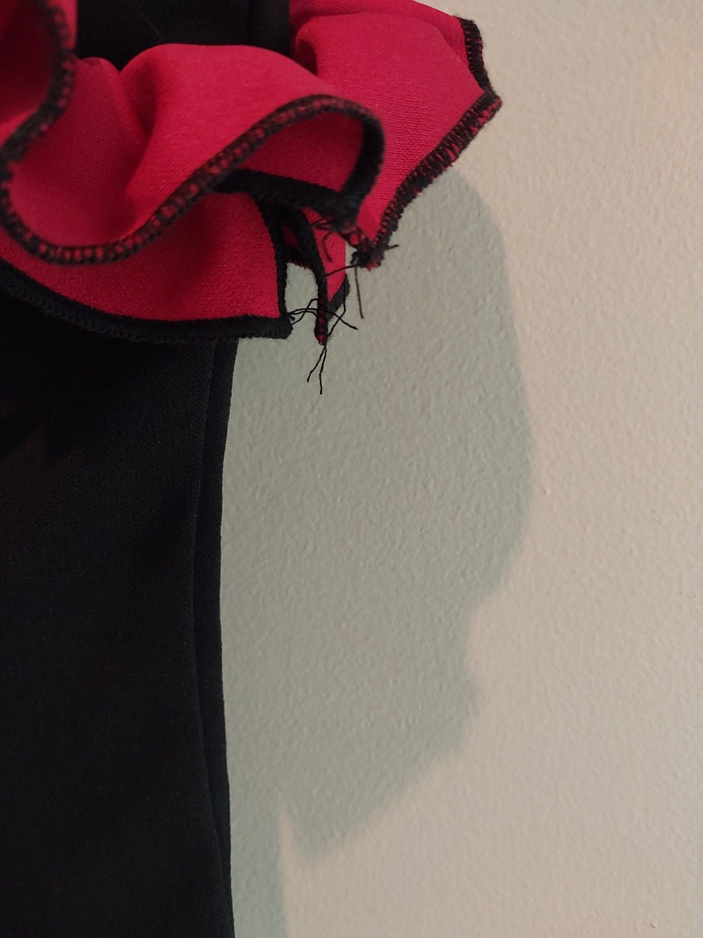 Winwin Apparel Black V-Neck Crop Top with Contrast Pink Ruffled Sleeves 6