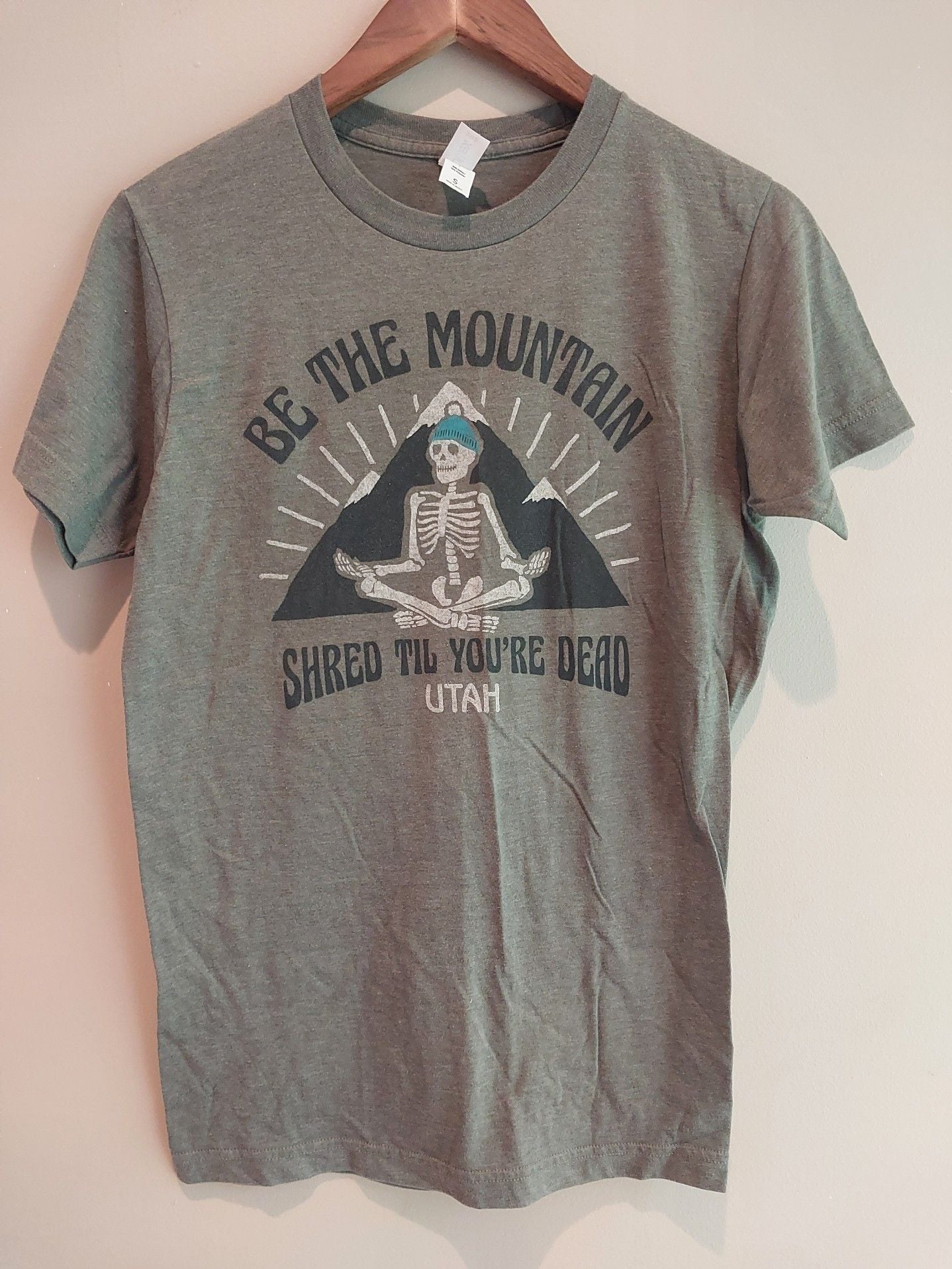 Be the Mountain Shred Til You're Dead Utah Skeleton Graphic T-Shirt 2