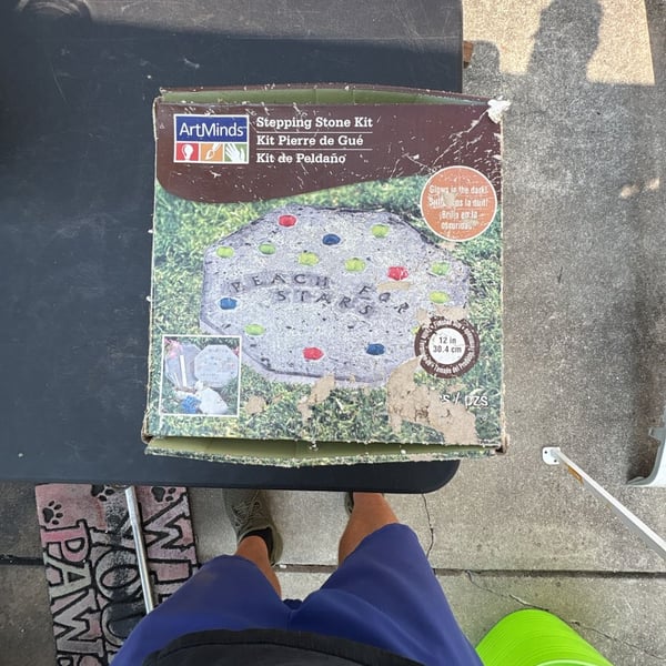 ArtMinds Glow in the Dark Stepping Stone Kit 12-inch