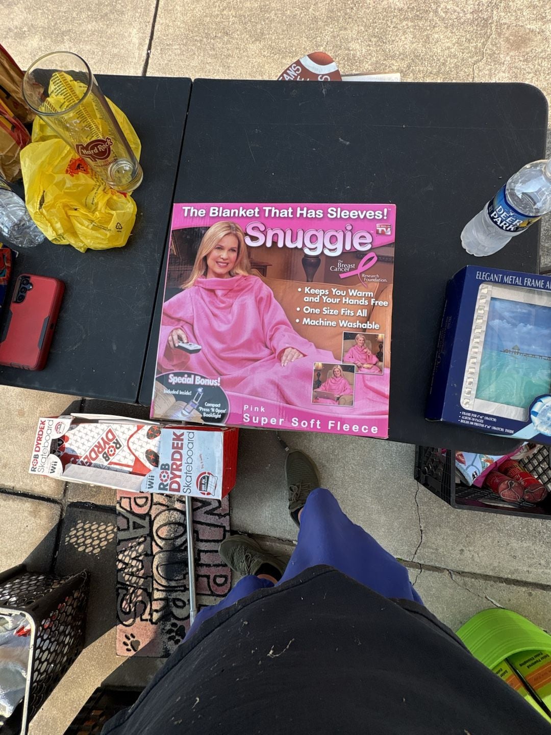 Snuggie The Blanket That Has Sleeves Pink Super Soft Fleece with Bonus Booklight 1