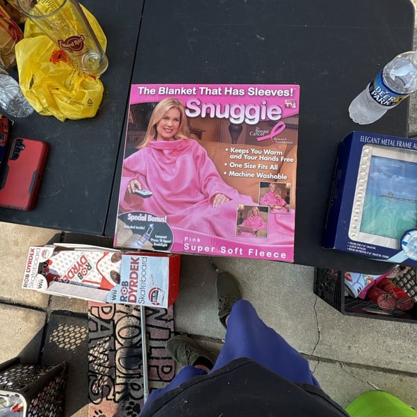 Snuggie The Blanket That Has Sleeves Pink Super Soft Fleece with Bonus Booklight