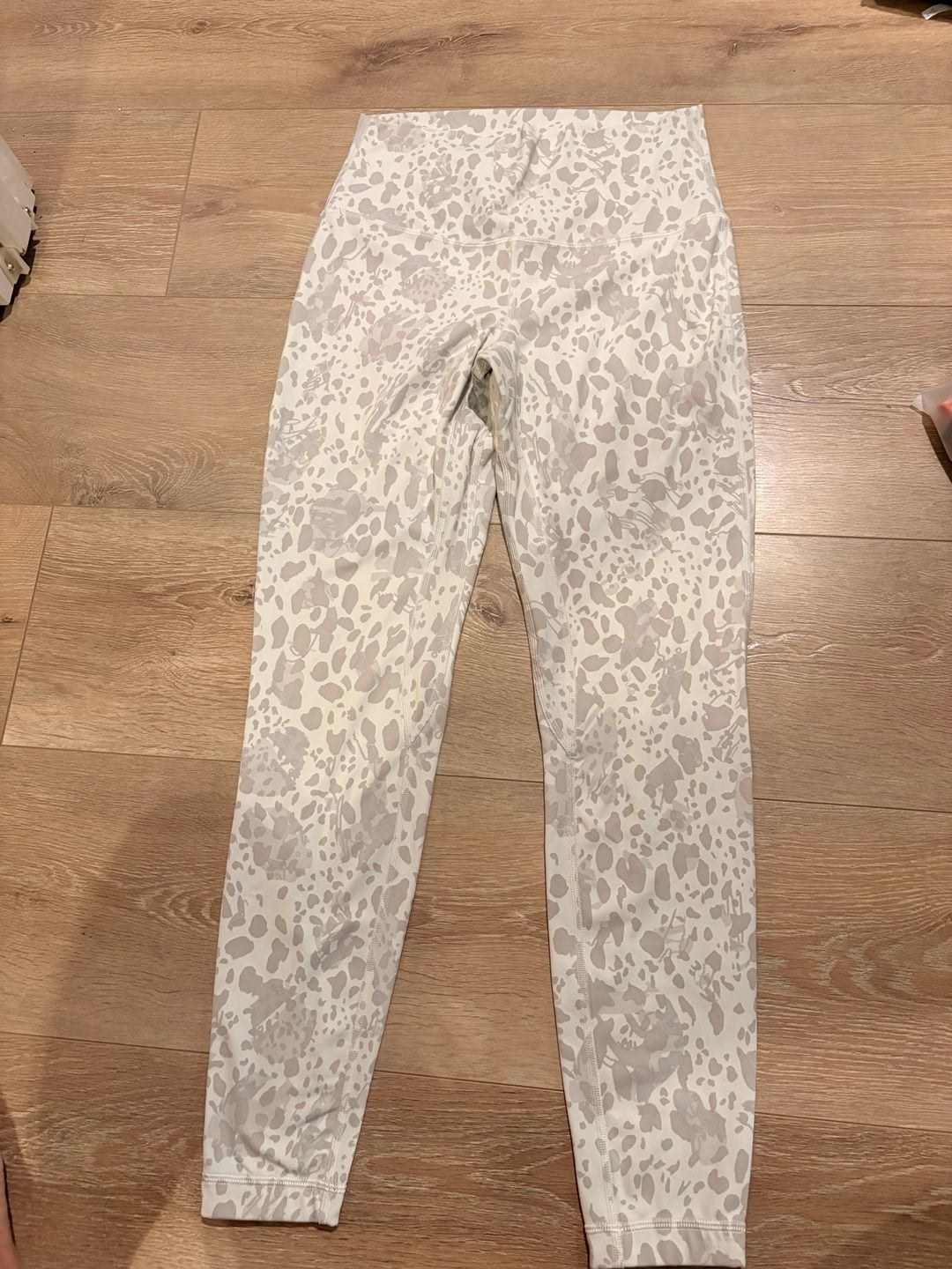 Bundle of 80 Lululemon and Gymshark Athletic Wear Pieces 8