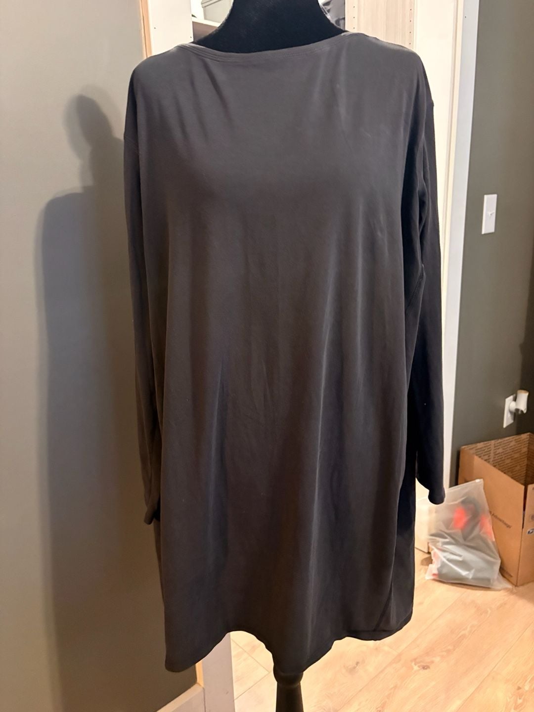 Bundle of 80 Lululemon and Gymshark Athletic Wear Pieces 10