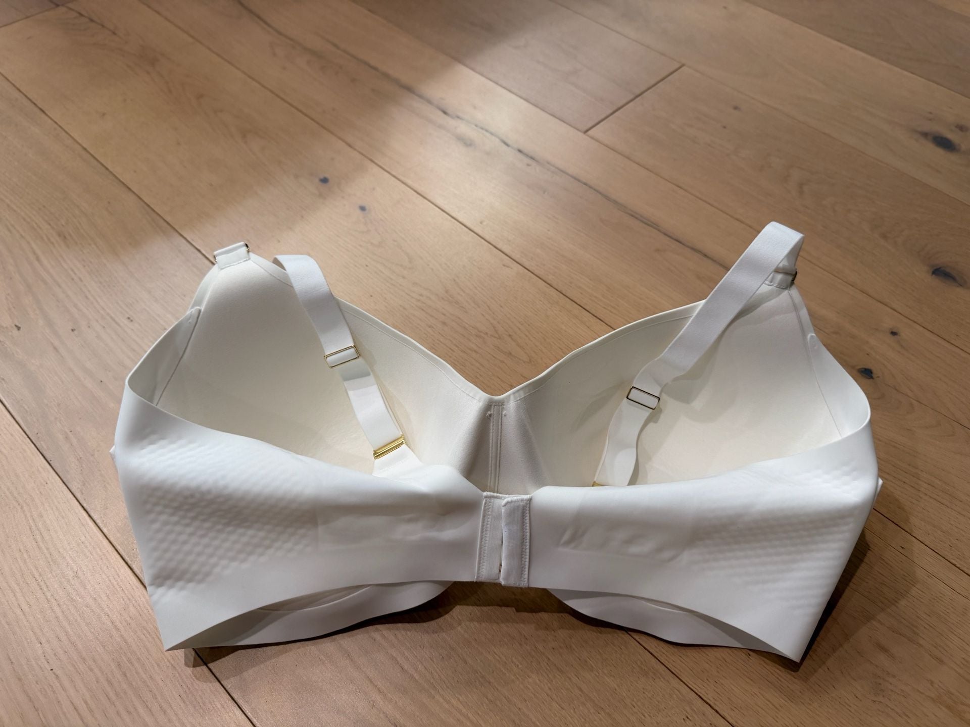 Honeylove CloudEmbrace Wireless Bra, White, Size 40DDD(F) 2