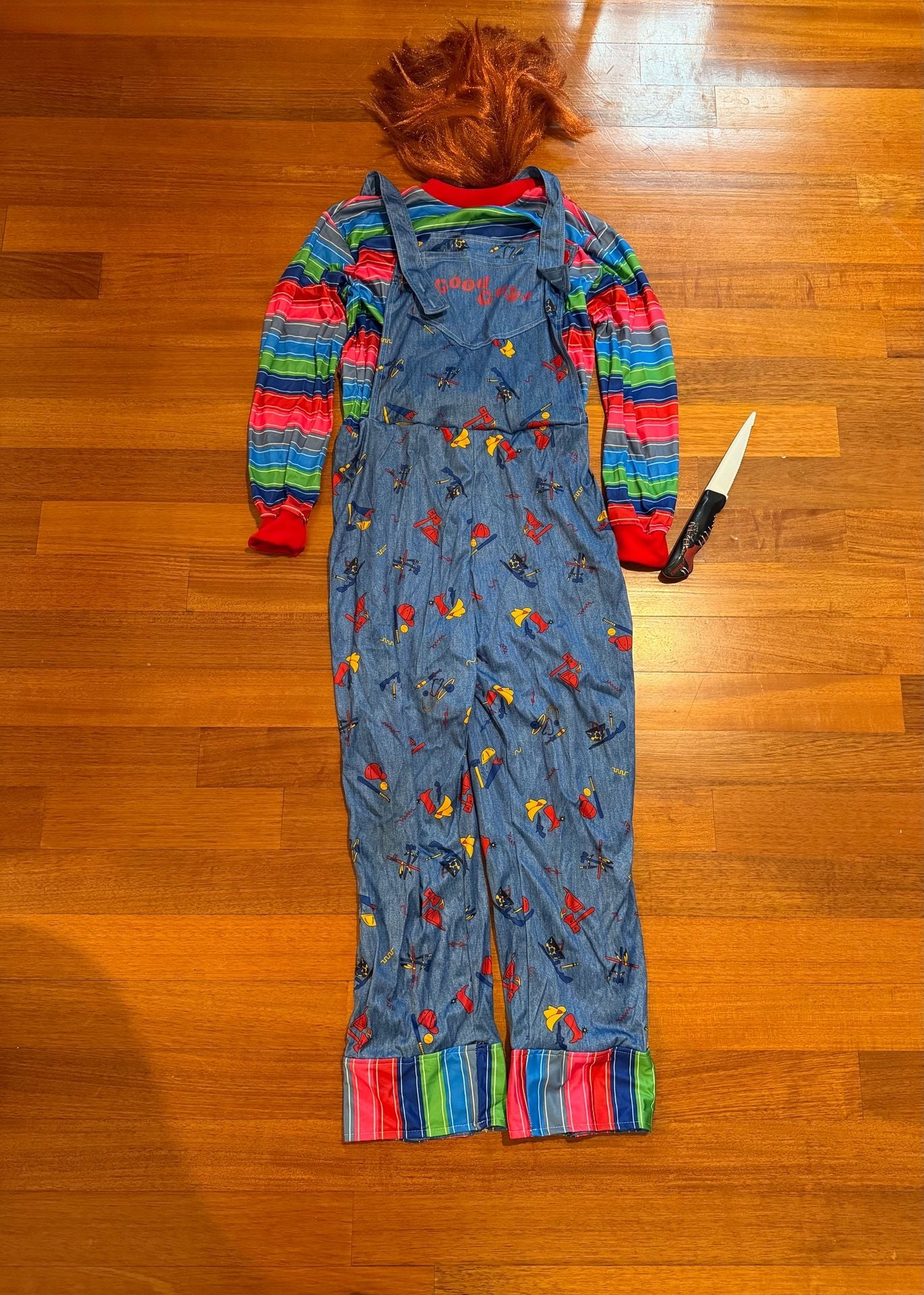 Spirit Halloween Adult Chucky Costume Set w Overalls/ Shirt, Wig & knife 2