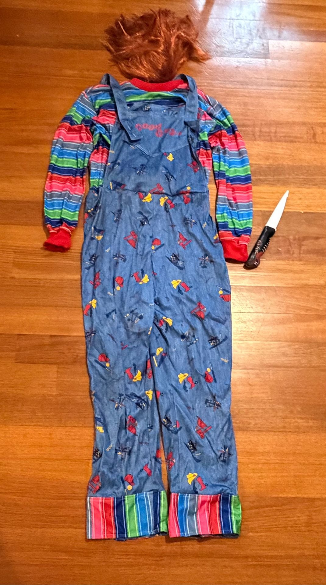 Spirit Halloween Adult Chucky Costume Set w Overalls/ Shirt, Wig & knife 3