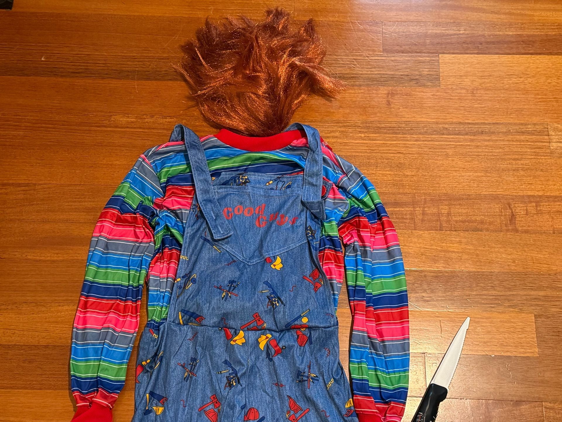 Spirit Halloween Adult Chucky Costume Set w Overalls/ Shirt, Wig & knife 4