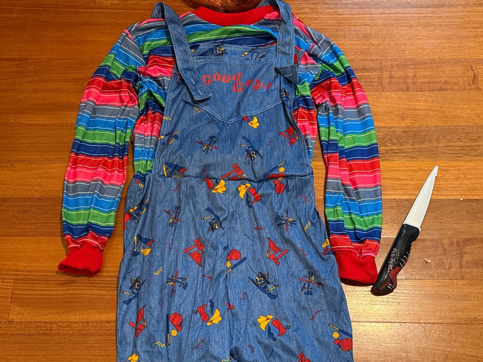 Spirit Halloween Adult Chucky Costume Set w Overalls/ Shirt, Wig & knife 5