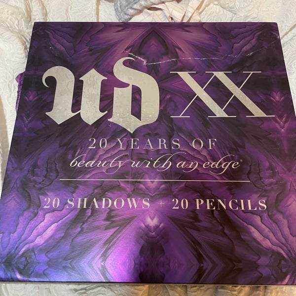 NEW NIB Urban Decay * XX 20 years of beauty with an edge. 20 eyeshadows and 20 eyeliners.