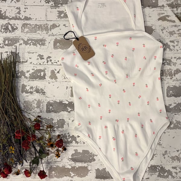 OQQ Ribbed Floral Rose Print Bodysuit