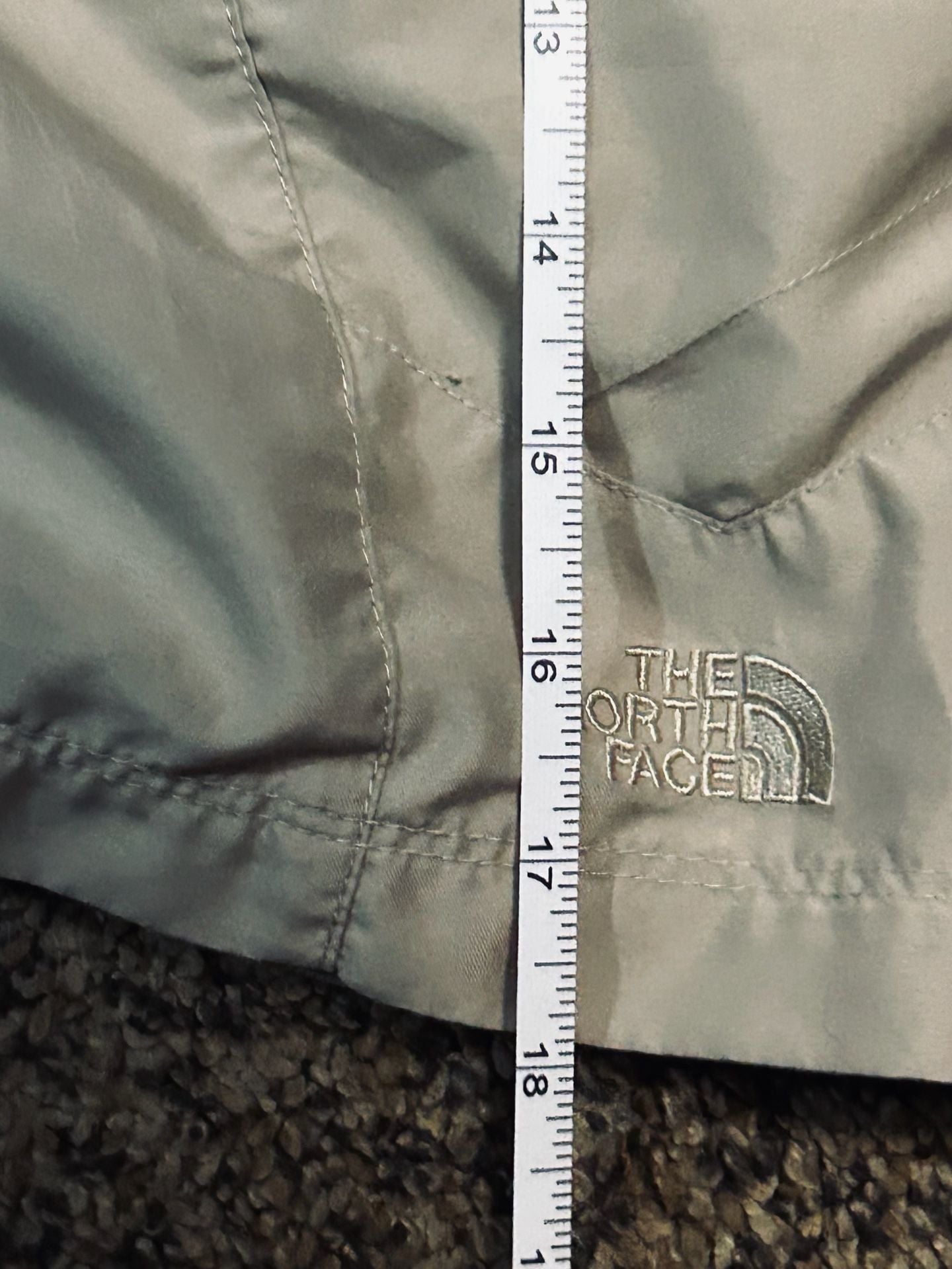 The North Face Men's Utility Hiking Cargo Shorts with Integrated Belt 9