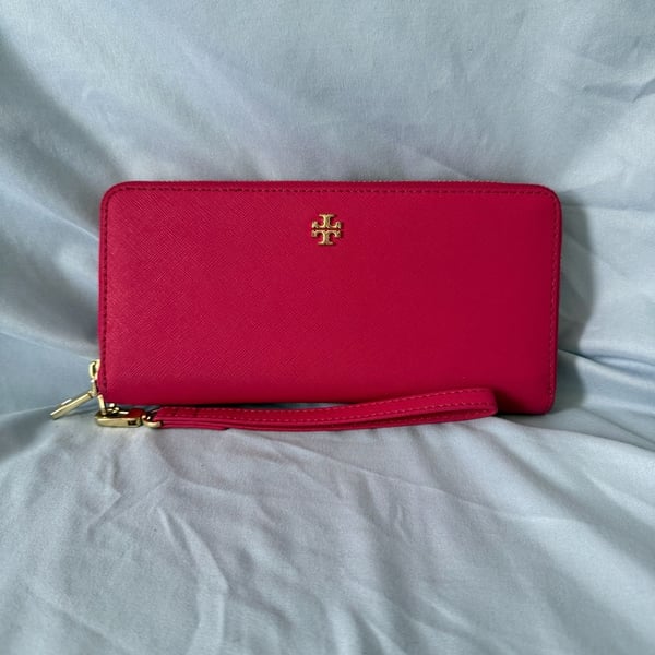 Tory Burch Robinson Saffiano Leather Zip Continental Wallet with Wristlet Strap