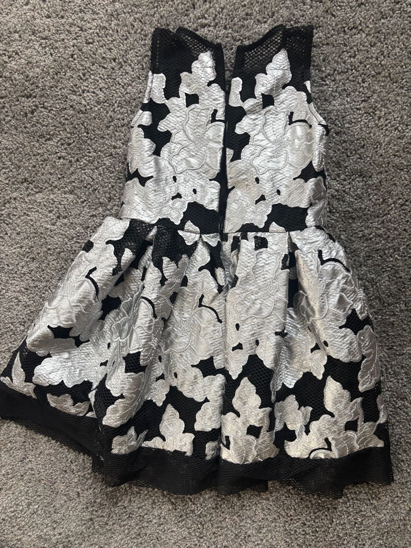 Halabaloo Girls Black and Silver Metallic Floral Jacquard Dress Size 5 4