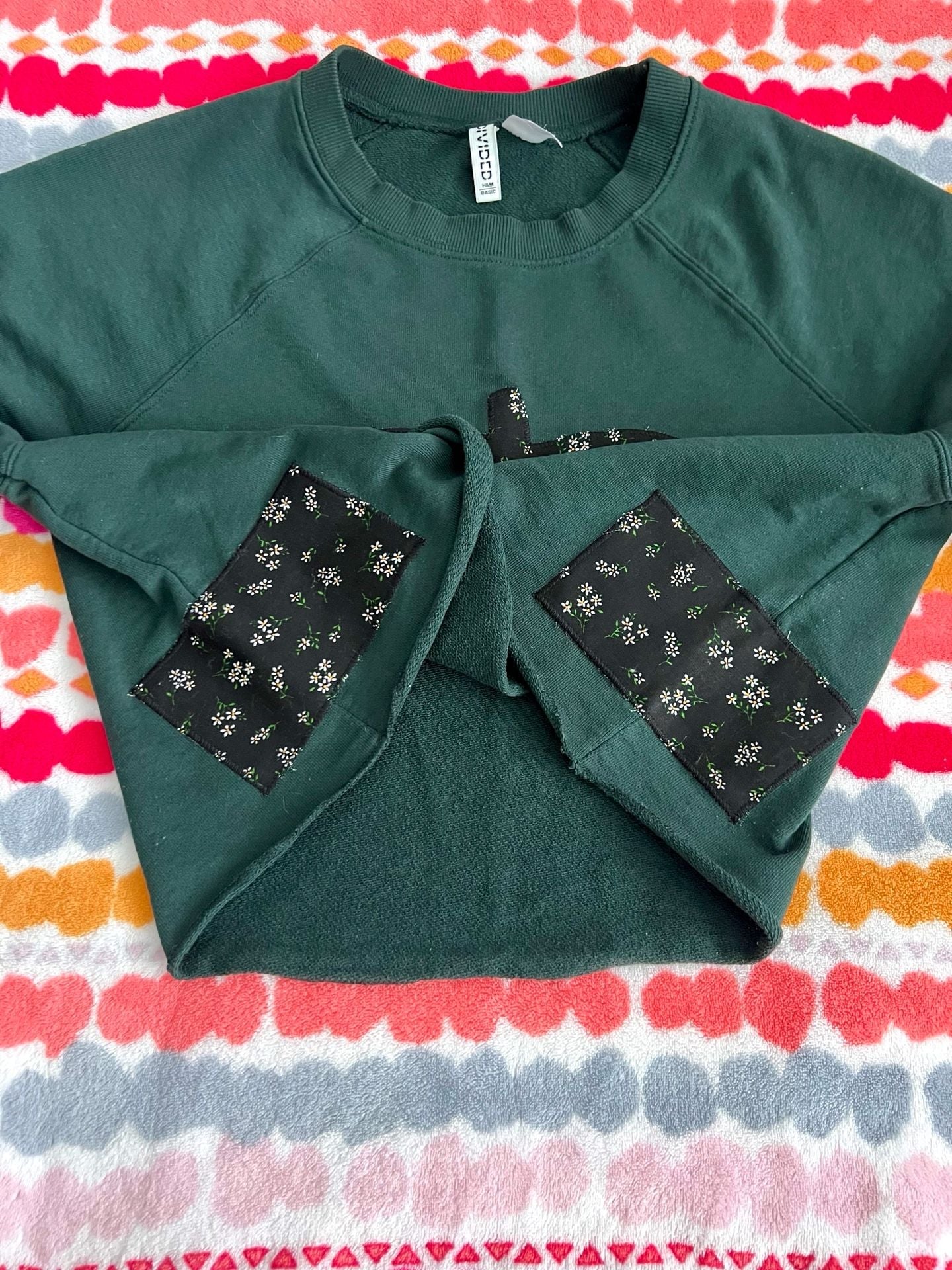 H&M Divided Basic Green Dragonfly Graphic Floral Patch Sweatshirt 5