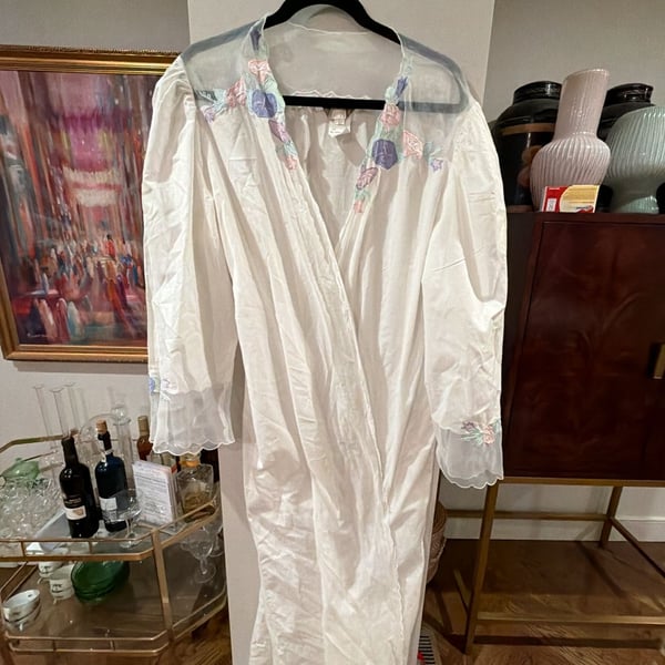 Vintage Oscar de la Renta White Floral Embroidered Peignoir Robe no belt 