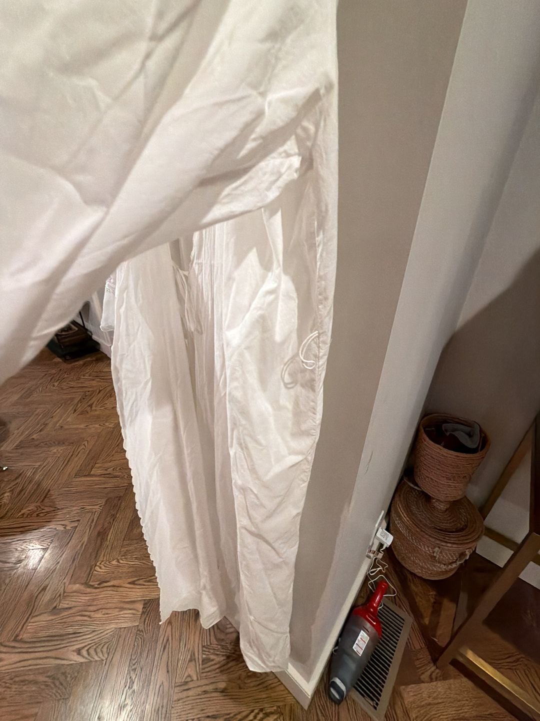 Vintage Oscar de la Renta White Floral Embroidered Peignoir Robe no belt 8